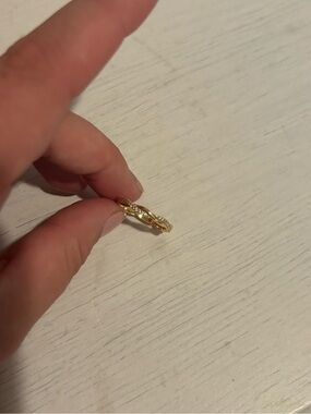Gold Twist Band Ring - Elegant Women's Jewelry
